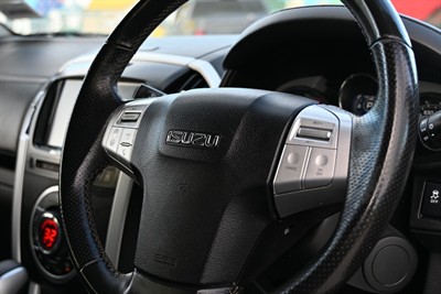 2019 Isuzu Mu-X - Thumbnail