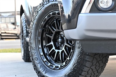 2019 Isuzu Mu-X - Thumbnail