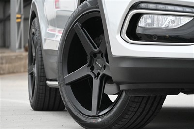 2018 Hyundai Santa Fe - Thumbnail