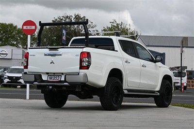 2021 Mitsubishi Triton - Thumbnail