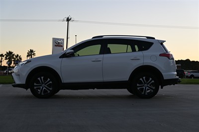 2016 Toyota Rav4 - Thumbnail