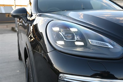 2016 Porsche Cayenne - Thumbnail