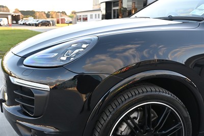 2016 Porsche Cayenne - Thumbnail