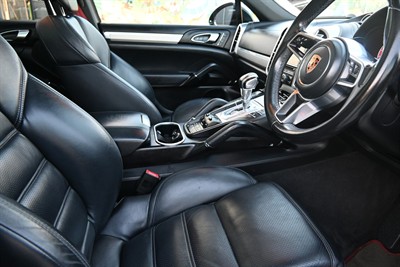2016 Porsche Cayenne - Thumbnail