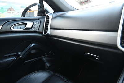 2016 Porsche Cayenne - Thumbnail