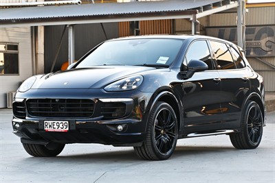 2016 Porsche Cayenne - Thumbnail