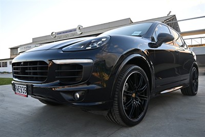 2016 Porsche Cayenne - Thumbnail