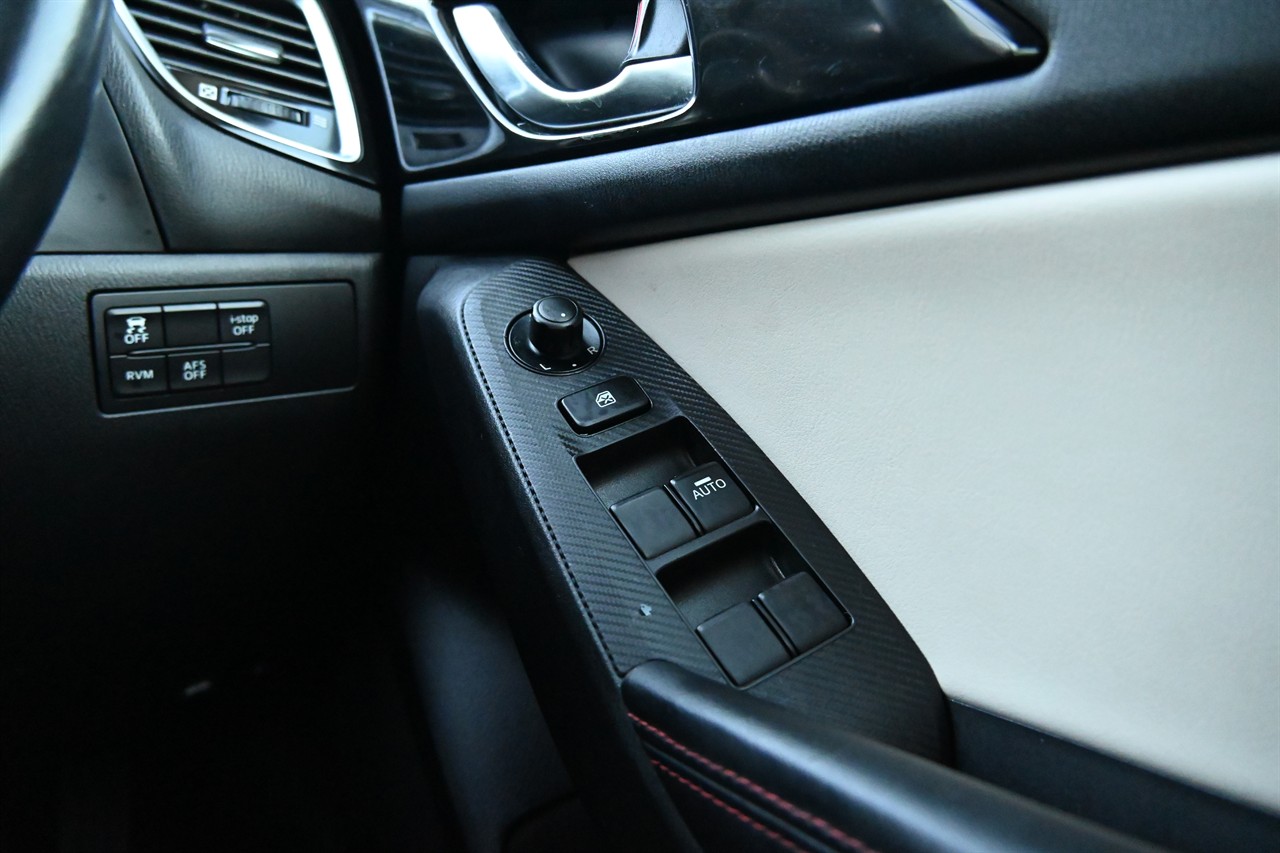 2013 Mazda Axela