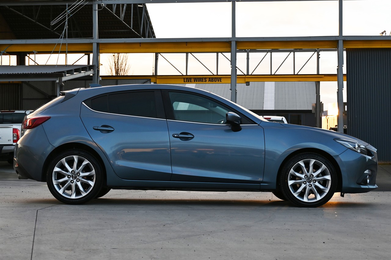 2013 Mazda Axela