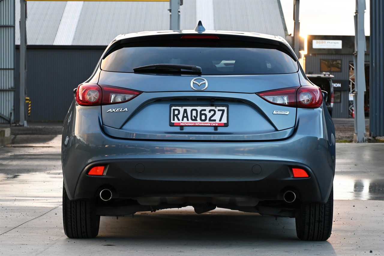 2013 Mazda Axela