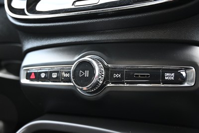2021 Volvo Xc40 - Thumbnail
