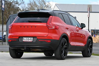 2021 Volvo Xc40 - Thumbnail