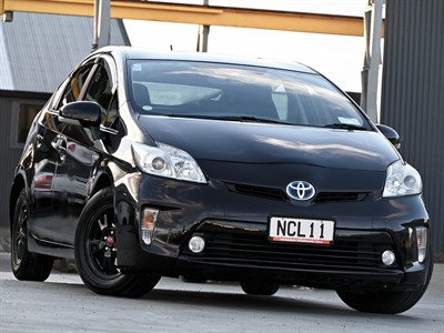 2015 Toyota Prius - Thumbnail