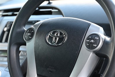 2015 Toyota Prius - Thumbnail