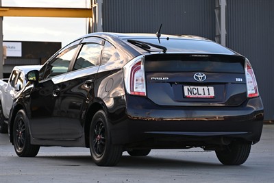2015 Toyota Prius - Thumbnail