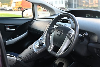2015 Toyota Prius - Thumbnail