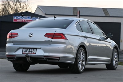 2015 Volkswagen Passat - Thumbnail