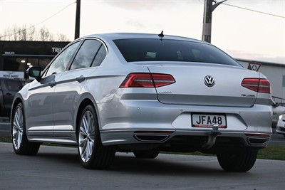2015 Volkswagen Passat - Thumbnail
