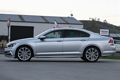 2015 Volkswagen Passat - Thumbnail