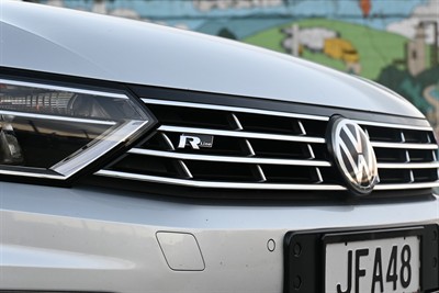 2015 Volkswagen Passat - Thumbnail