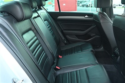 2015 Volkswagen Passat - Thumbnail