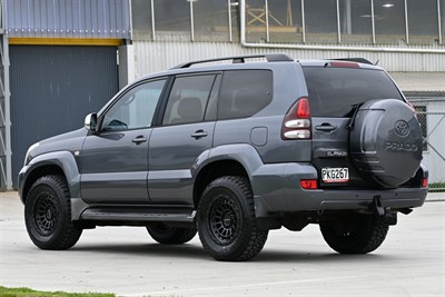 2004 Toyota Landcruiser Prado - Thumbnail
