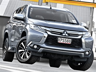 2017 Mitsubishi Pajero Sport - Thumbnail