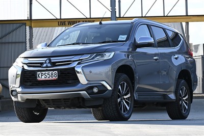 2017 Mitsubishi Pajero Sport - Thumbnail