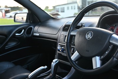 2004 Holden Commodore - Thumbnail