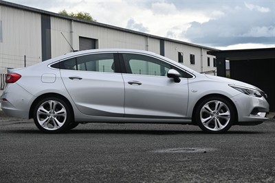 2018 Holden Astra - Thumbnail