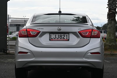 2018 Holden Astra - Thumbnail