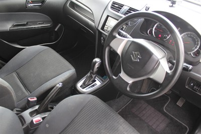 2015 Suzuki Swift - Thumbnail