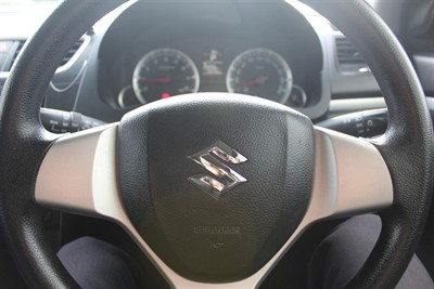 2015 Suzuki Swift - Thumbnail