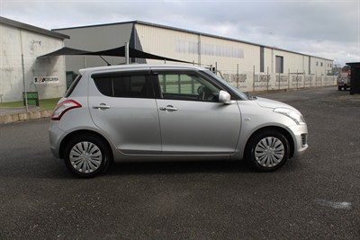 2015 Suzuki Swift - Thumbnail