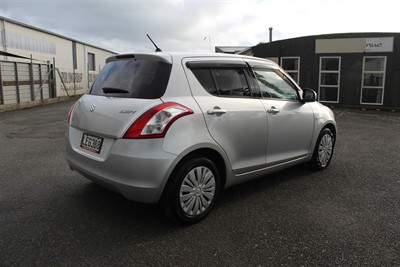 2015 Suzuki Swift - Thumbnail