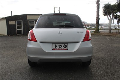 2015 Suzuki Swift - Thumbnail