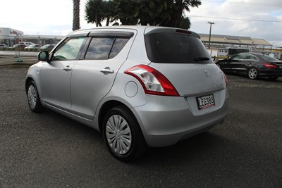 2015 Suzuki Swift - Thumbnail