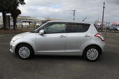 2015 Suzuki Swift - Thumbnail