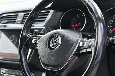 2018 Volkswagen Tiguan - Thumbnail