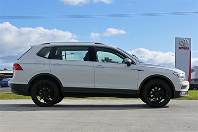 2018 Volkswagen Tiguan - Thumbnail