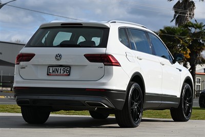 2018 Volkswagen Tiguan - Thumbnail