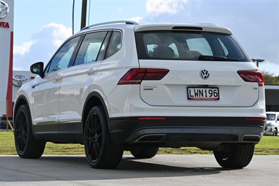 2018 Volkswagen Tiguan - Thumbnail