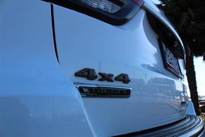 2016 Jeep Grand Cherokee - Thumbnail