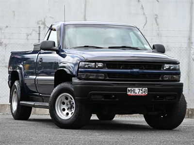 2000 Chevrolet Silverado - Thumbnail